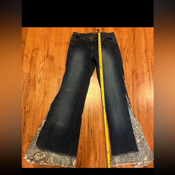 Vintage Arden B flare legs boho jeans with paisley accents - Picture 4 of 10